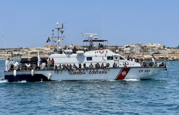 Stress migranti per Lampedusa, oggi arrivate 1.388 persone
