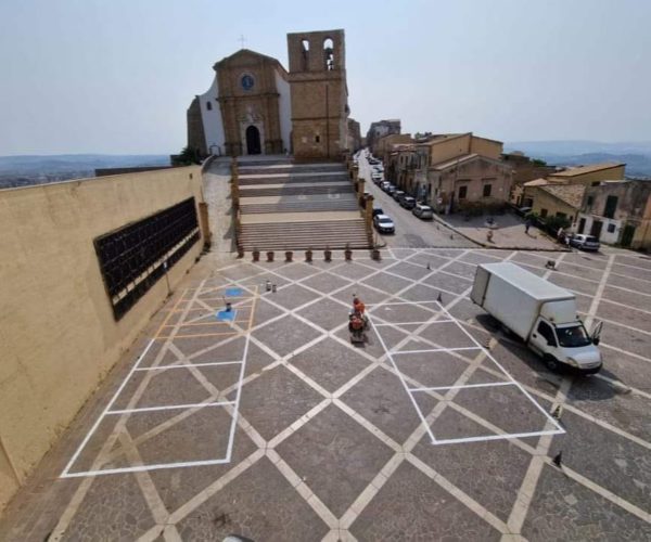 Agrigento, il Comune e il “pasticcio” degli stalli di sosta nella piazza della Cattedrale: «Ci siamo sbagliati»