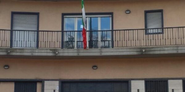 Catania, due feriti in una sparatoria: uno riverso in casa, l’altro è precipitato dal balcone