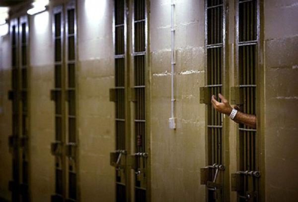 Hashish a detenuto, rito abbreviato per ex cappellano del carcere di Enna