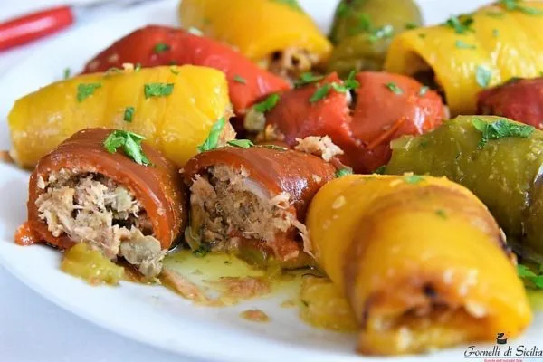 Involtini di peperoni al tonno