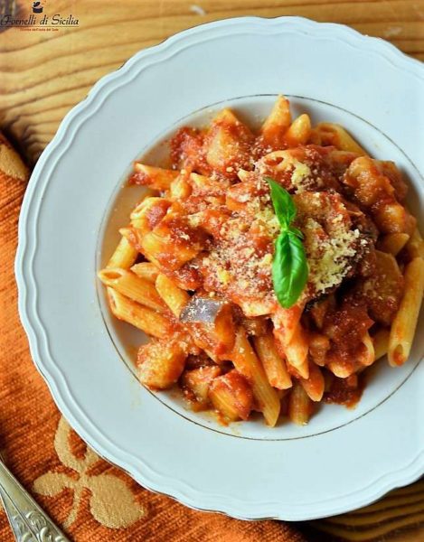 Pasta con sugo di melanzane