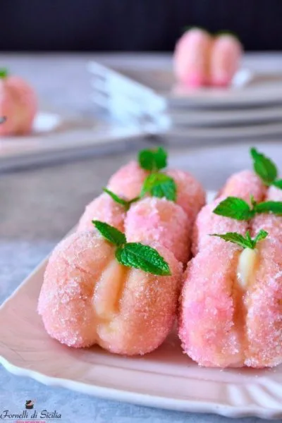 Pesche dolci con crema pasticcera