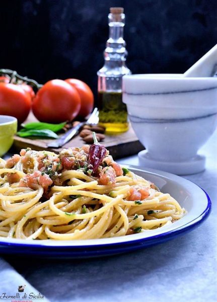 Pesto pantesco: ricetta tipica di Pantelleria
