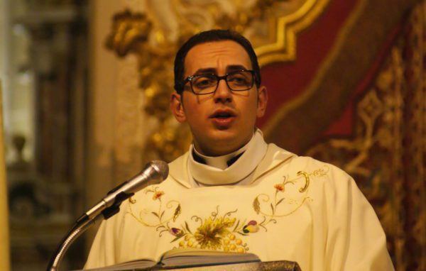 Sacerdote accusato di violenza su minori a Enna, la sentenza prevista a novembre