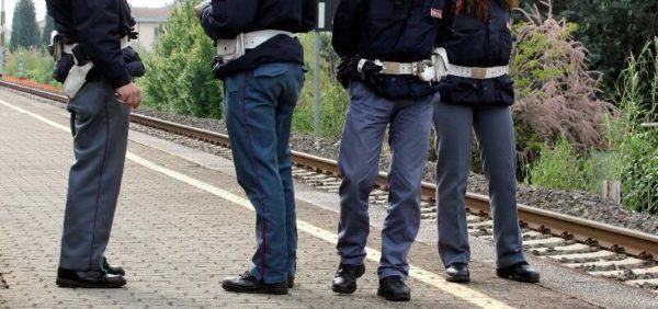 Un uomo voleva suicidarsi per motivi sentimentali e familiari: poliziotti riescono a farlo desistere