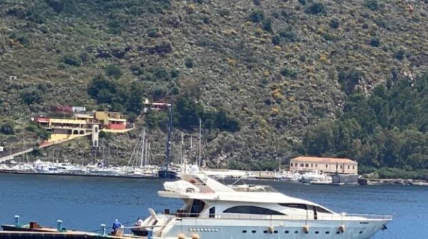 A Lipari lo yacht dell'imprenditore calabro-australiano Nick Scali