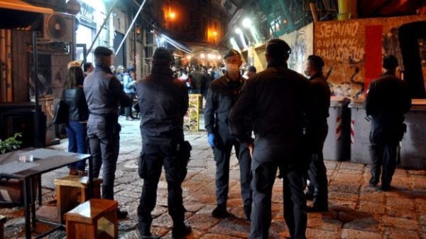 A Palermo musica di notte, bottiglie rotte, rifiuti: esposto dalla Vucciria e un corteo in centro