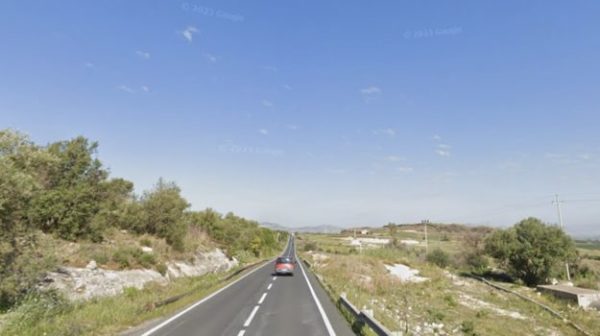 Auto finisce fuori strada a pochi chilometri da Mineo: due vittime