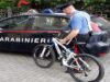 I carabinieri con la bicicletta presa di mira