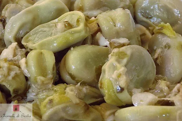 Fave con aglio e cipolla a coniglio