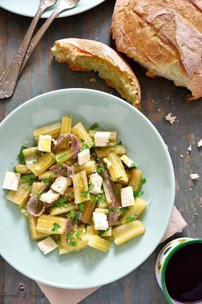 Insalata di cardi acciughe e pecorino