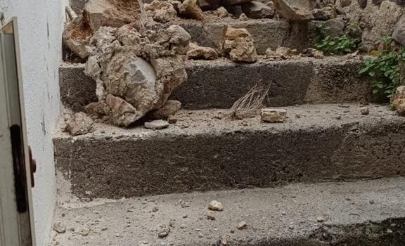 Lipari, tragedia sfiorata: crolla un muro vicino alla casa di una famiglia con due bimbi