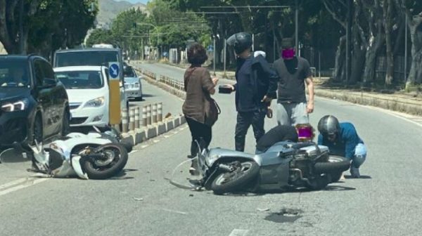 Messina, scontro frontale fra moto in viale Libertà: due feriti