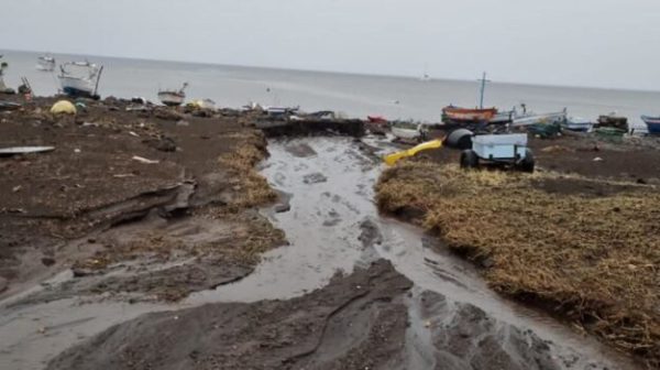 Nuova bomba d'acqua si abbatte su Stromboli, l'isola in ginocchio