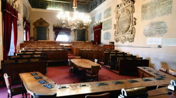 Palermo, la rivolta dei consiglieri comunali senza aumento di stipendio: aula ancora deserta