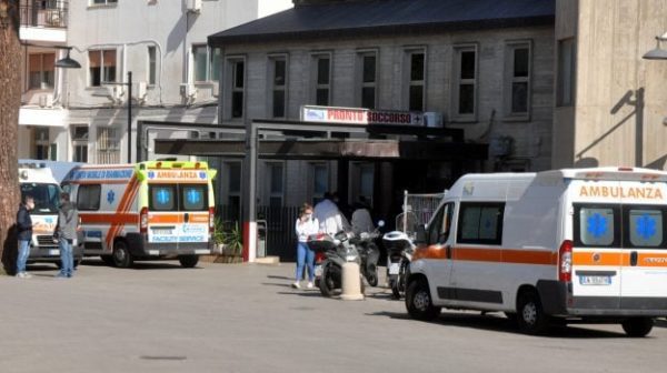 Palermo, tamponamento fra tre auto in viale Regione Siciliana: due feriti, uno è grave