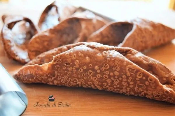 Scorze dei cannoli: come farli in casa