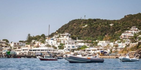 Alle Eolie è vip anche la benzina, a Panarea un litro costa più di 2 euro