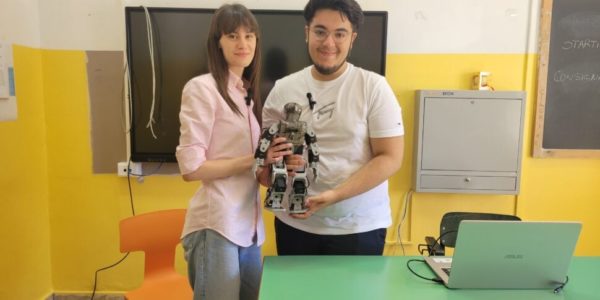 Agrigento, il robot di Alessio e Sofia incanta la commissione all'esame di maturità