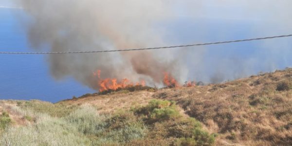 Ancora fiamme a Vulcano, dopo il Piano brucia anche Gelso