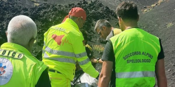 In escursione sull'Etna, anziana turista tedesca ha un malore e muore