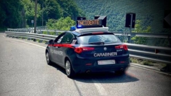 Finisce con l’auto contro un camion, anziano muore a Campobello di Licata