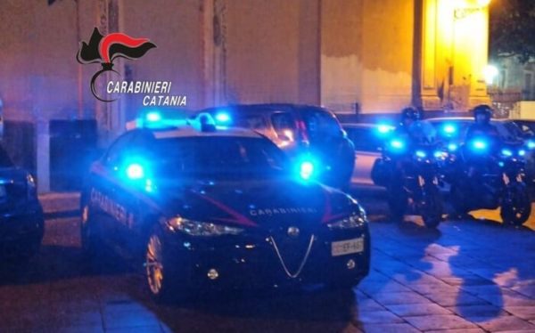 Coltellate in strada alla ex convivente, arrestato a Catania