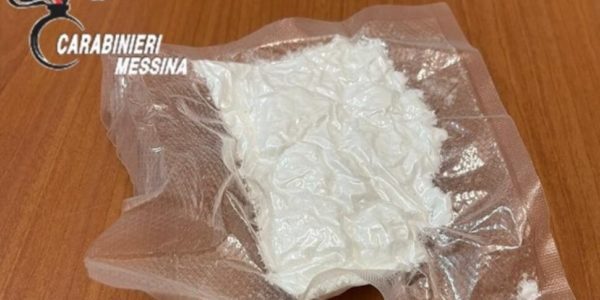 Sbarca con 50 grammi di cocaina, arrestato dai carabinieri di Vulcano