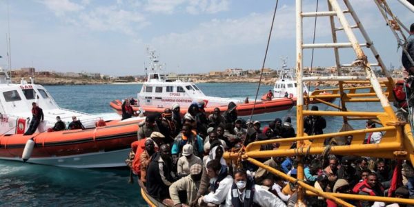 Impennata degli arrivi di migranti, oltre 4 mila in 48 ore: piano del governo per rimpatri rapidi