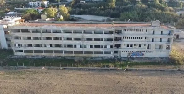 Balestrate, tutto da rifare per trasformare in albergo l'ecomostro sul mare dell'ex colonia