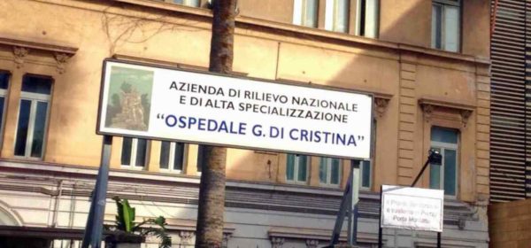 Restano gravi le condizioni della bimba caduta dal balcone a Palermo. L’aggressione dei parenti avrebbe ritardato i soccorsi