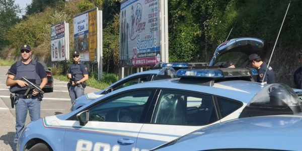 Caltanissetta, dopo la lite insegue il compagno e lo accoltella alla schiena