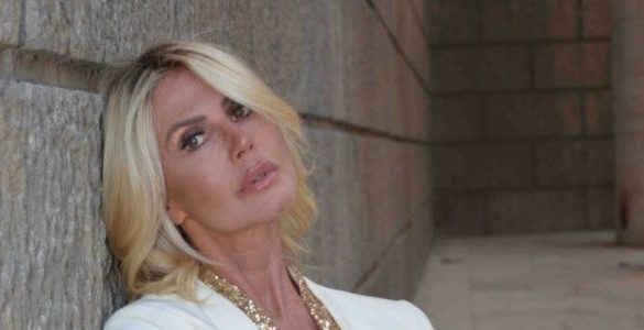 Castellammare, sfilata sotto le stelle con Nathaly Caldonazzo: premi a Curatolo, Licata e Pace