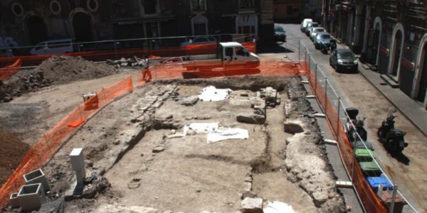 Catania, durante i lavori per la piazza riaffiora la struttura di un edificio medievale