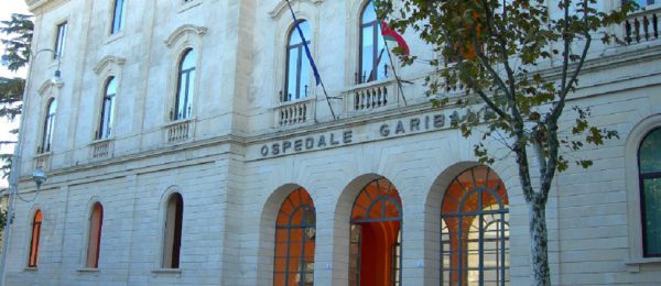 Catania, 32enne si presenta in ospedale con una ferita da arma da fuoco al gluteo