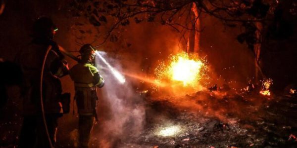 Divampano gli incendi nei boschi delle Madonie, forestali in azione con l'aiuto dei droni