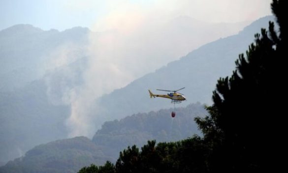 Cade elicottero della Forestale, pilota ritrovato vivo