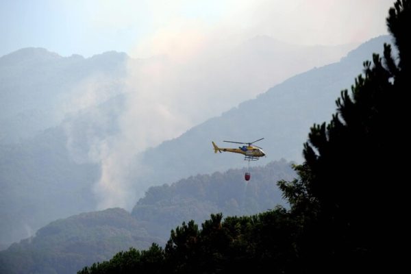 Cade elicottero della Forestale, pilota ritrovato vivo