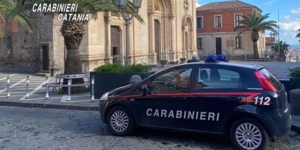 «Ero in carcere e mi hai tradito», arrestato dopo aver picchiato la moglie a Misterbianco