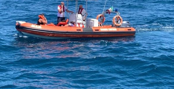 Barca incagliata a San Vito Lo Capo, la guardia costiera salva una famiglia palermitana