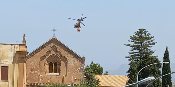 Cinquanta incendi in un giorno a Palermo e provincia