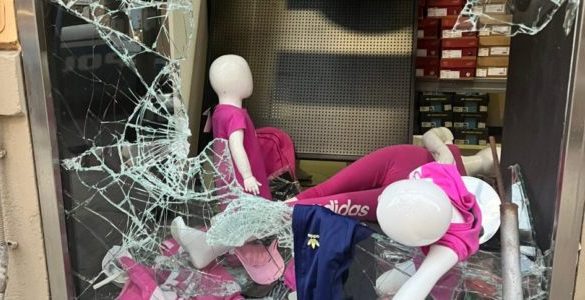 Furto con vetrina spaccata a Palermo: svuotato il magazzino di un negozio di abbigliamento sportivo