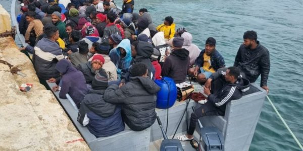 Giornalisti ancora minacciati e aggrediti a Lampedusa, 4 persone identificate