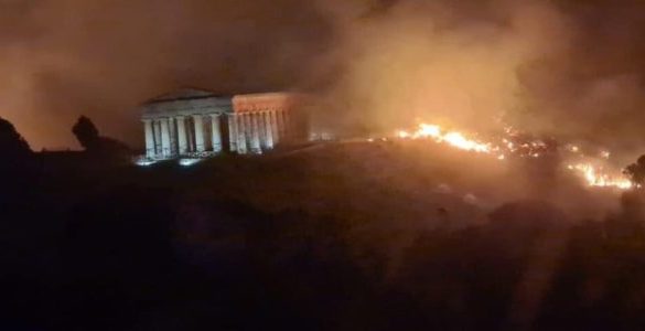 Incendi, Schifani: «Una mano criminale dietro il rogo nel parco di Segesta»