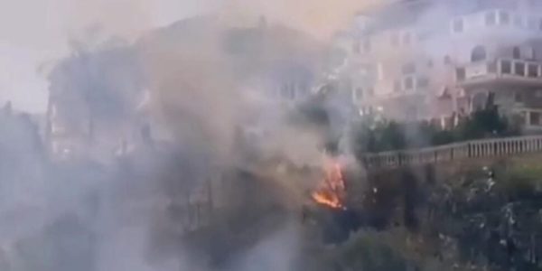 Incendi a Palermo e provincia, famiglie in fuga dalle case di Capo Gallo e Villabate