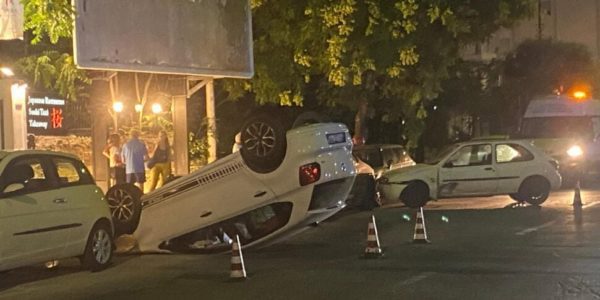 Incidente a Palermo, scontro tra due auto e una si ribalta: un ferito, danneggiate vetture parcheggiate