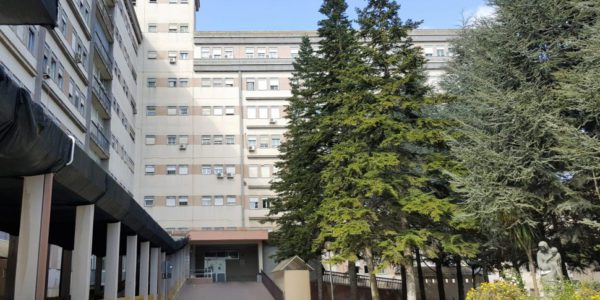 Incidente sul lavoro a Gela, diciottenne cade dal tetto: l'elisoccorso lo porta in ospedale a Caltanissetta