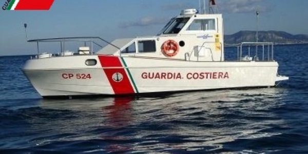Capitaneria insegue e blocca acquascooter a Palermo