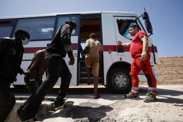 Migranti: hotspot Lampedusa alleggerito, 791 ospiti